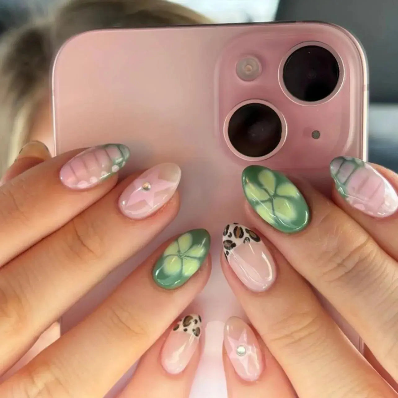 24pcs White Flower Fake Nail Tips Ins Yellow Pink Blush False Nails Wearable Full Cover European Almond Shaped Press on Nails Tech Triumph Shop