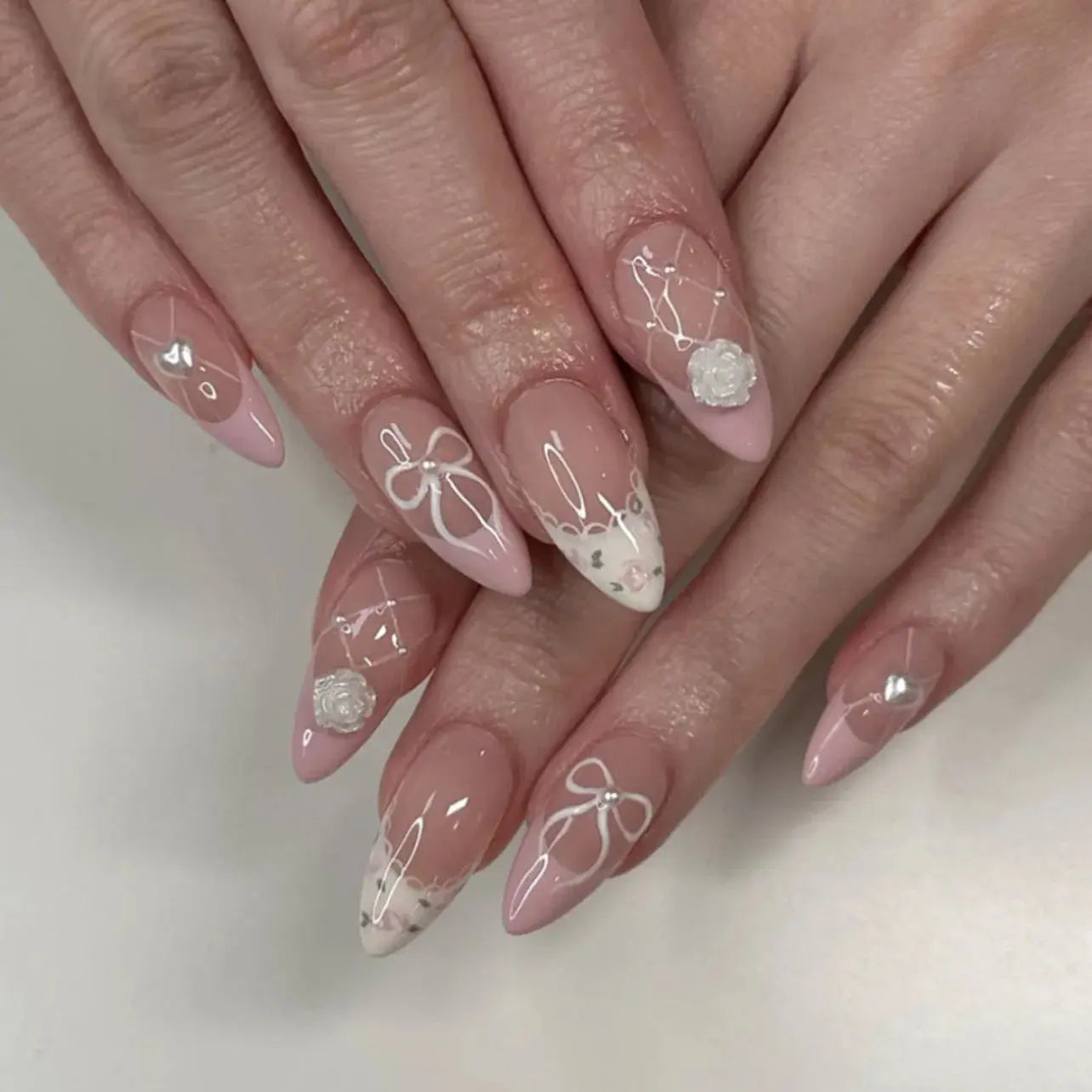 24pcs White Flower Fake Nail Tips Ins Yellow Pink Blush False Nails Wearable Full Cover European Almond Shaped Press on Nails Tech Triumph Shop