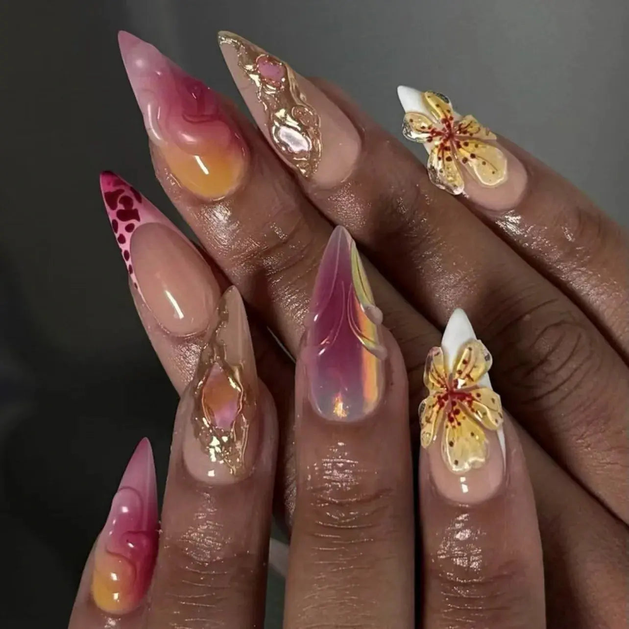 24pcs White Flower Fake Nail Tips Ins Yellow Pink Blush False Nails Wearable Full Cover European Almond Shaped Press on Nails Tech Triumph Shop