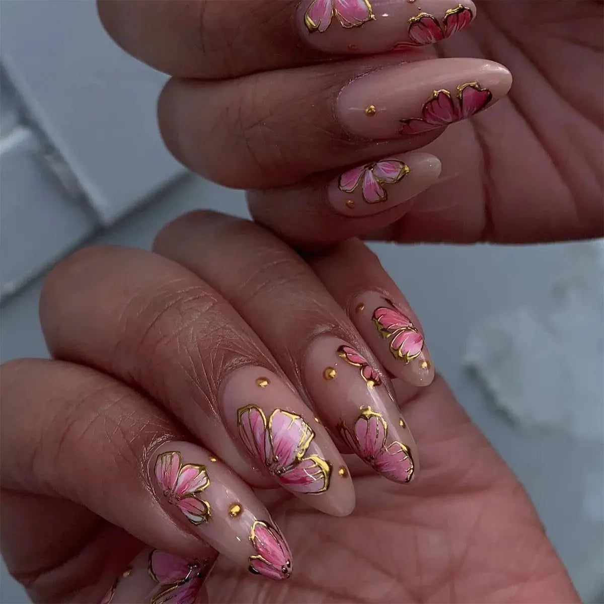 24pcs White Flower Fake Nail Tips Ins Yellow Pink Blush False Nails Wearable Full Cover European Almond Shaped Press on Nails Tech Triumph Shop
