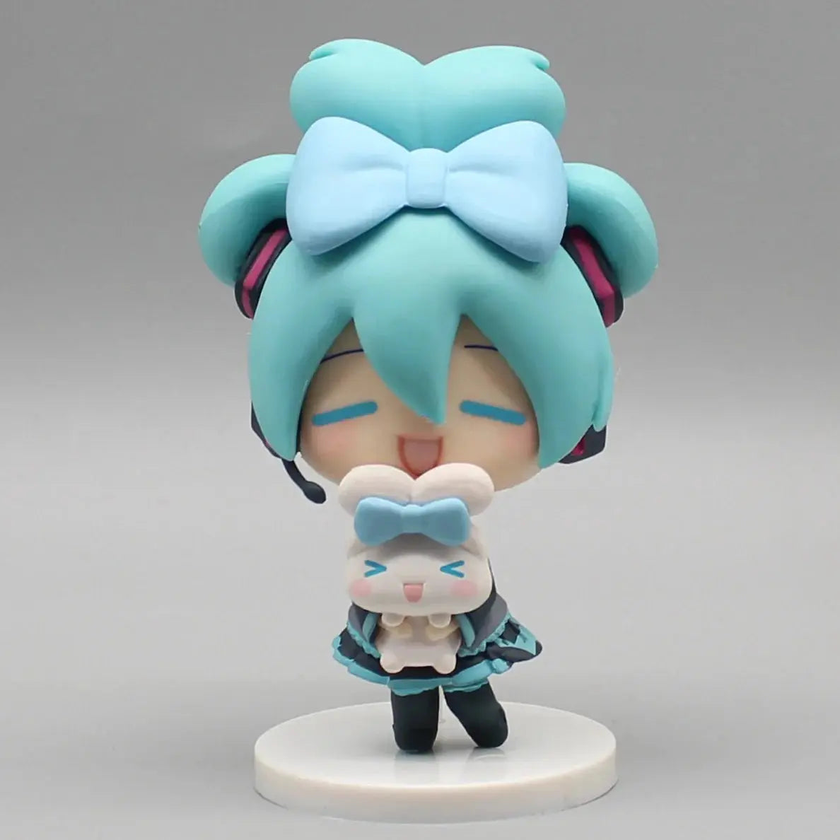 Hatsune Miku Anime Figurine Holding Cinnamoroll Bean Eyed Kawaii Tabletop Decorations Action Figures Doll Model Children ToyGift Tech Triumph Shop