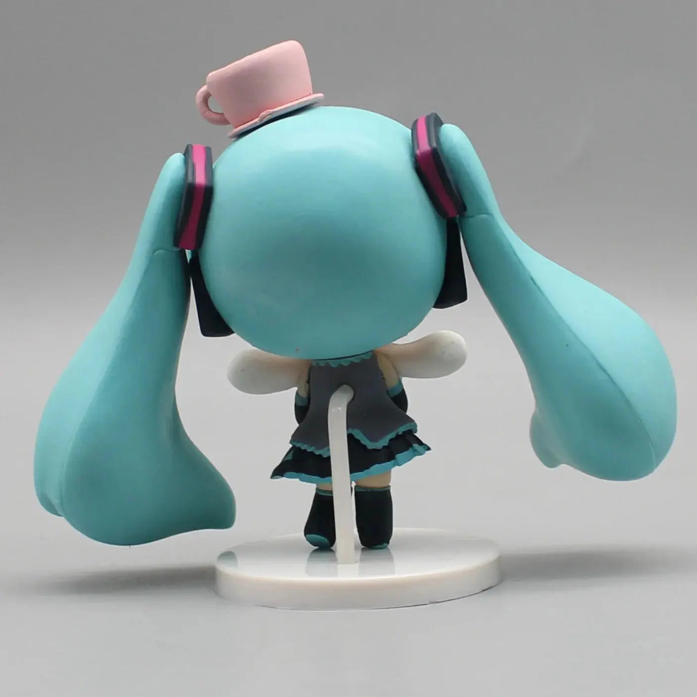 Hatsune Miku Anime Figurine Holding Cinnamoroll Bean Eyed Kawaii Tabletop Decorations Action Figures Doll Model Children ToyGift Tech Triumph Shop