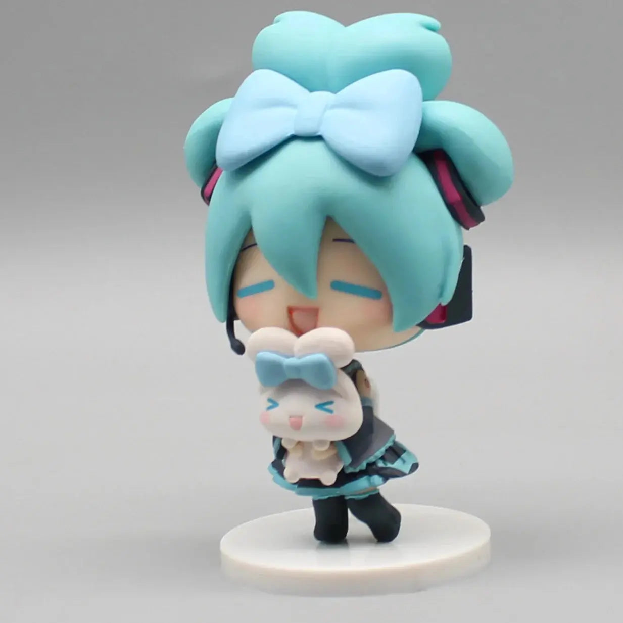 Hatsune Miku Anime Figurine Holding Cinnamoroll Bean Eyed Kawaii Tabletop Decorations Action Figures Doll Model Children ToyGift Tech Triumph Shop