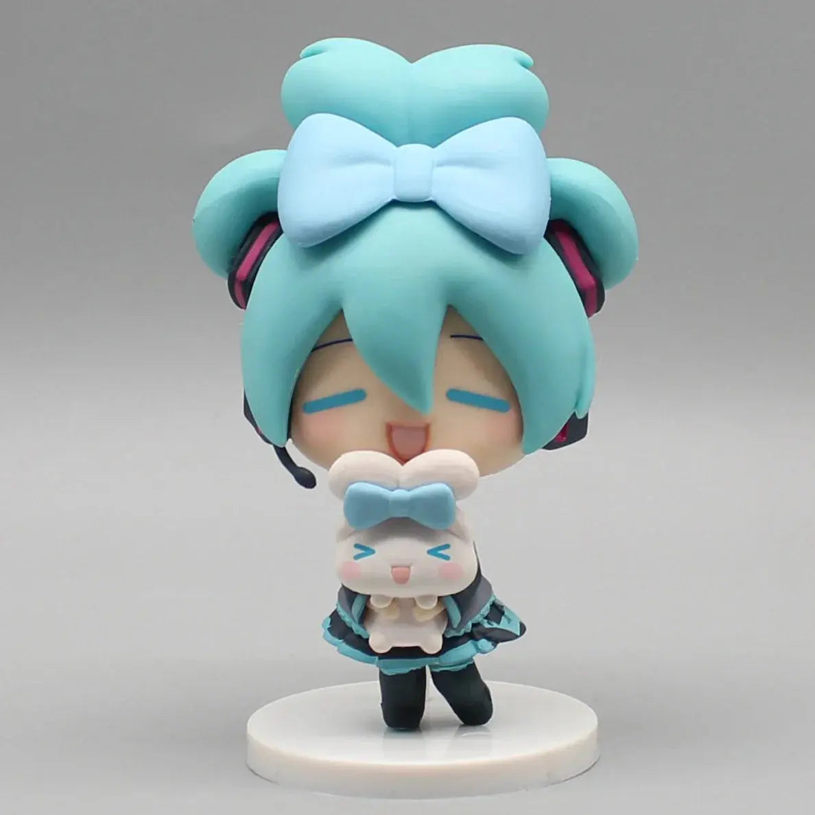 Hatsune Miku Anime Figurine Holding Cinnamoroll Bean Eyed Kawaii Tabletop Decorations Action Figures Doll Model Children ToyGift Tech Triumph Shop