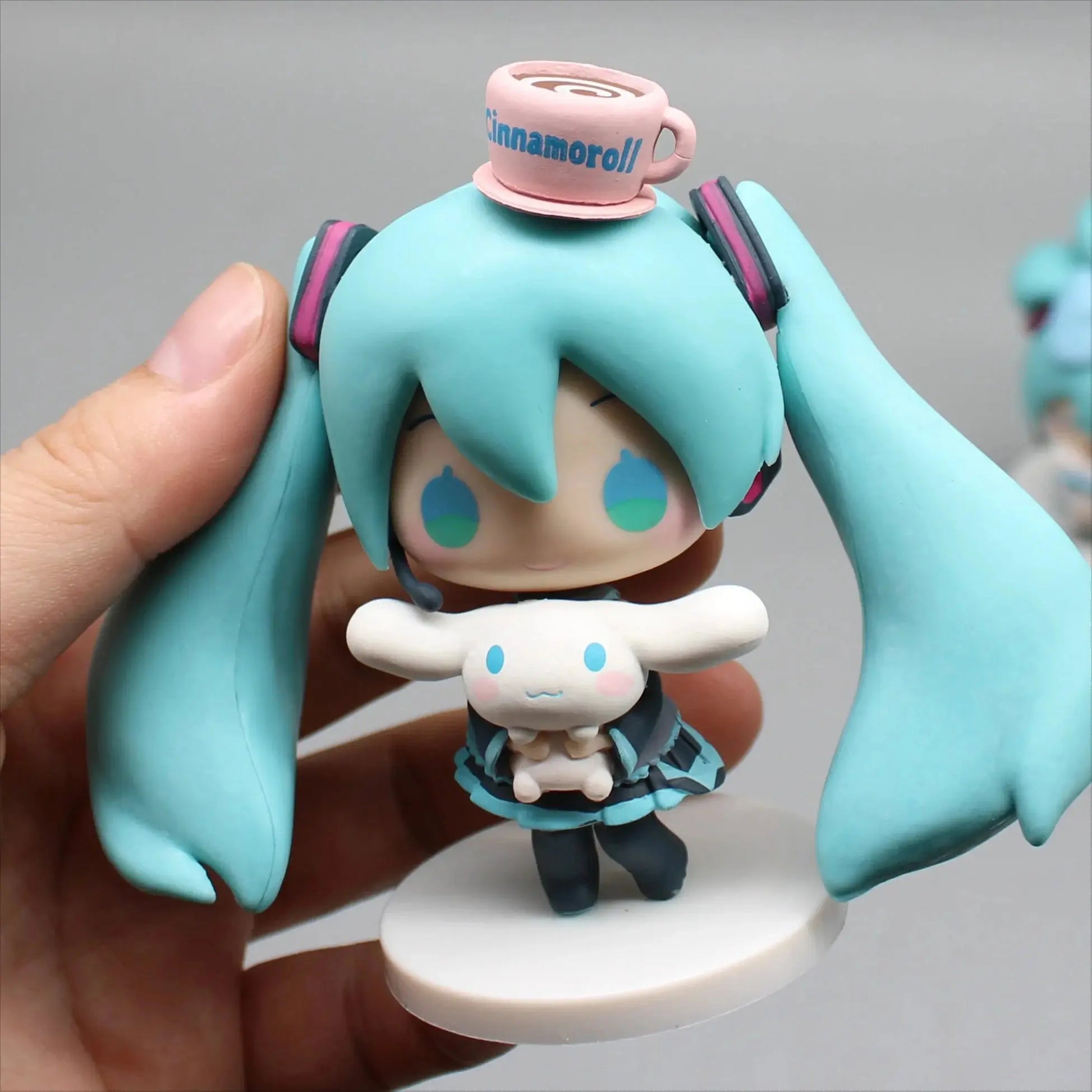 Hatsune Miku Anime Figurine Holding Cinnamoroll Bean Eyed Kawaii Tabletop Decorations Action Figures Doll Model Children ToyGift Tech Triumph Shop